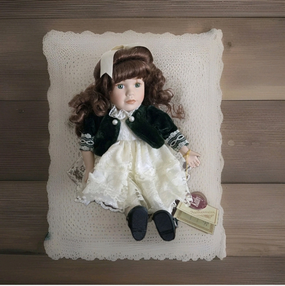 Collector's Choice "Kathy" Animated Musical Doll Bisque Porcelain Pre-owned Vtg
